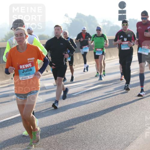 03.10.2025 - Köhlbrandbrückenlauf Lena Gebhardt http://msf.ph/oto/9053903 03.10.2025 09:16:18 Position 1 2849 meine-sportfotos.de