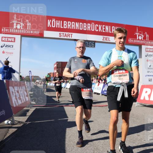 03.10.2025 - Köhlbrandbrückenlauf Lena Gebhardt http://msf.ph/oto/9053907 03.10.2025 13:07:06 Ziel 4152, 4249, 4444, 4451, 4588, 4804, 6065, 6302, 6423, 6427, 6467, 6799, 6822 meine-sportfotos.de