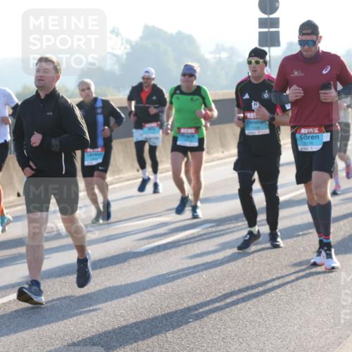 03.10.2025 - Köhlbrandbrückenlauf Lena Gebhardt http://msf.ph/oto/9053908 03.10.2025 09:16:18 Position 1 2849, 1109, 3118 meine-sportfotos.de