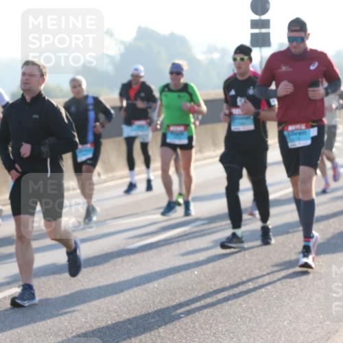 03.10.2025 - Köhlbrandbrückenlauf Lena Gebhardt http://msf.ph/oto/9053913 03.10.2025 09:16:18 Position 1  meine-sportfotos.de