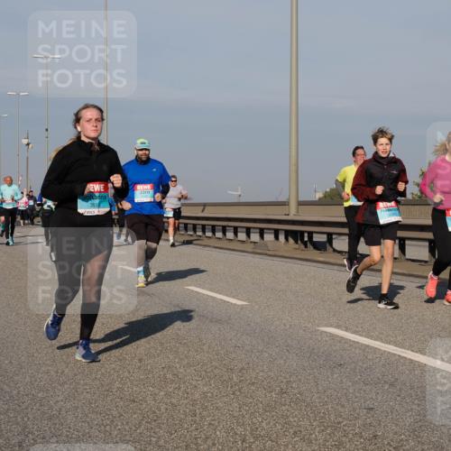 03.10.2025 - Köhlbrandbrückenlauf Fabian Wolf http://msf.ph/oto/9053923 03.10.2025 10:02:31 Position 3 3555, 3635, 3783 meine-sportfotos.de
