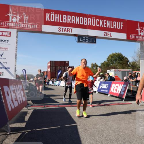 03.10.2025 - Köhlbrandbrückenlauf Lena Gebhardt http://msf.ph/oto/9053928 03.10.2025 13:23:21 Ziel 4339, 4553, 4887, 4911, 5076, 5114, 6277, 6291, 6618, 6619, 6652, 6653 meine-sportfotos.de
