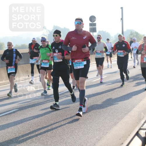 03.10.2025 - Köhlbrandbrückenlauf Lena Gebhardt http://msf.ph/oto/9053933 03.10.2025 09:16:19 Position 1 1109, 3118 meine-sportfotos.de
