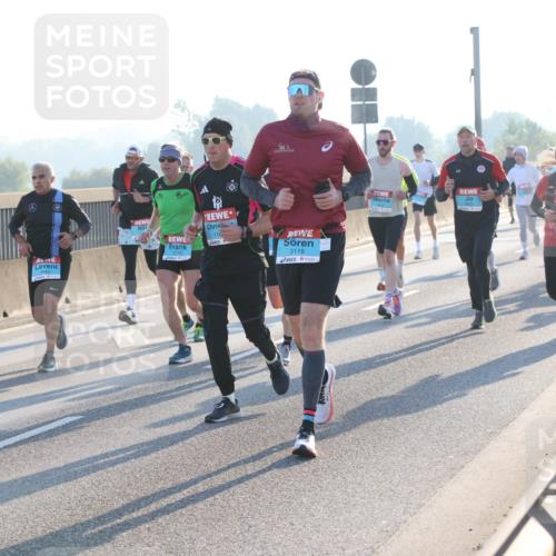 03.10.2025 - Köhlbrandbrückenlauf Lena Gebhardt http://msf.ph/oto/9053937 03.10.2025 09:16:19 Position 1 2710, 3118 meine-sportfotos.de