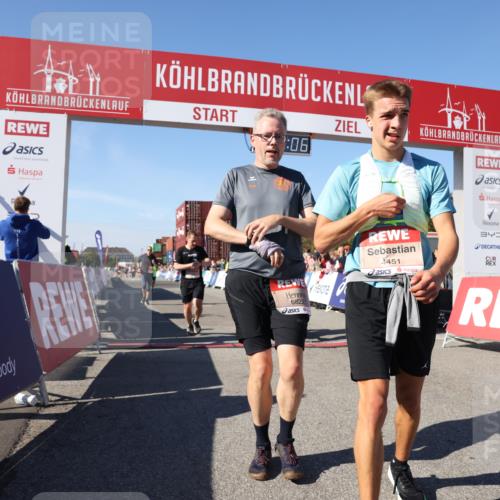 03.10.2025 - Köhlbrandbrückenlauf Lena Gebhardt http://msf.ph/oto/9053939 03.10.2025 13:07:07 Ziel 4152, 4249, 4444, 4451, 4588, 4804, 6065, 6302, 6423, 6427, 6467, 6799, 6822 meine-sportfotos.de