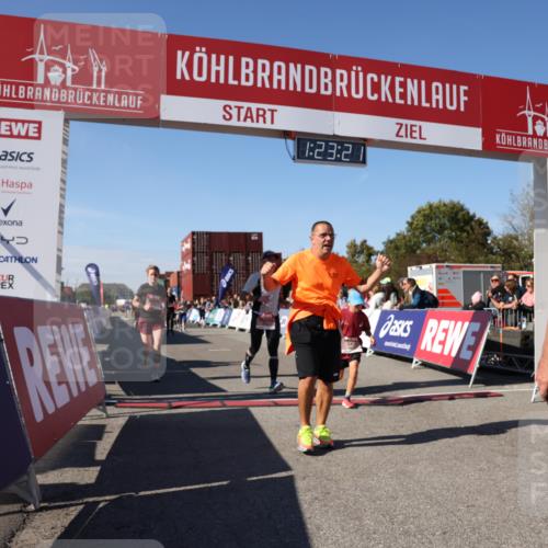 03.10.2025 - Köhlbrandbrückenlauf Lena Gebhardt http://msf.ph/oto/9053942 03.10.2025 13:23:21 Ziel 4339, 4553, 4887, 4911, 5076, 5114, 6277, 6291, 6618, 6619, 6652, 6653 meine-sportfotos.de