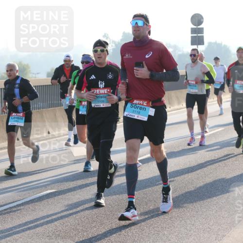 03.10.2025 - Köhlbrandbrückenlauf Lena Gebhardt http://msf.ph/oto/9053945 03.10.2025 09:16:19 Position 1 3464, 1109, 3118 meine-sportfotos.de