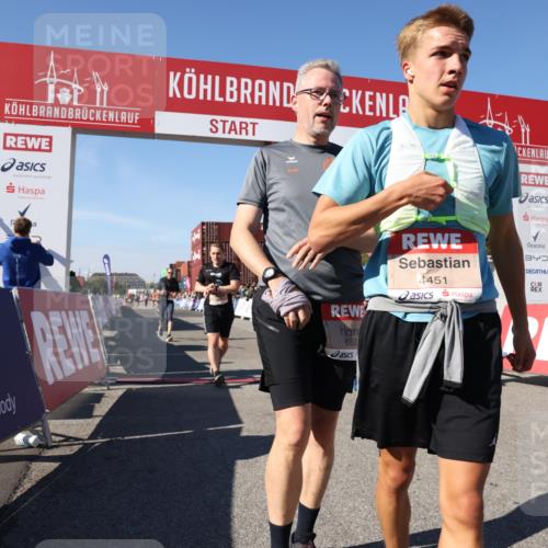 03.10.2025 - Köhlbrandbrückenlauf Lena Gebhardt http://msf.ph/oto/9053952 03.10.2025 13:07:07 Ziel 4152, 4249, 4444, 4451, 4588, 4804, 6065, 6302, 6423, 6427, 6467, 6799, 6822 meine-sportfotos.de