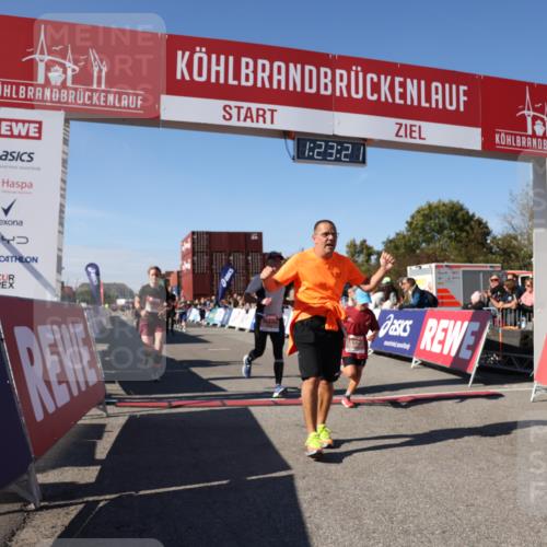03.10.2025 - Köhlbrandbrückenlauf Lena Gebhardt http://msf.ph/oto/9053954 03.10.2025 13:23:21 Ziel 4339, 4553, 4887, 4911, 5076, 5114, 6277, 6291, 6618, 6619, 6652, 6653 meine-sportfotos.de