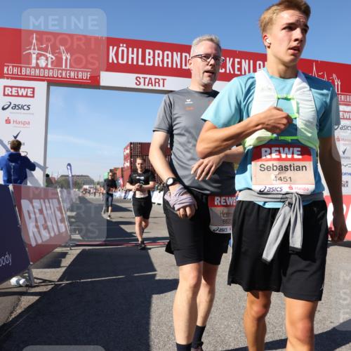03.10.2025 - Köhlbrandbrückenlauf Lena Gebhardt http://msf.ph/oto/9053960 03.10.2025 13:07:07 Ziel 4152, 4249, 4444, 4451, 4588, 4804, 6065, 6302, 6423, 6427, 6467, 6799, 6822 meine-sportfotos.de