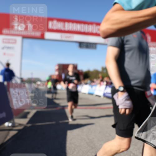 03.10.2025 - Köhlbrandbrückenlauf Lena Gebhardt http://msf.ph/oto/9053983 03.10.2025 13:07:08 Ziel 4152, 4249, 4444, 4451, 4588, 4804, 6065, 6302, 6423, 6427, 6467, 6799, 6822 meine-sportfotos.de