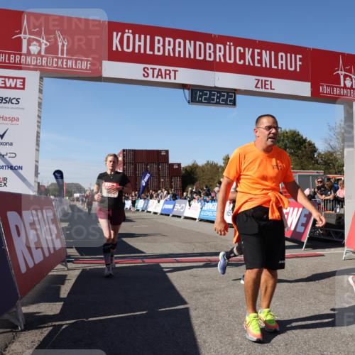 03.10.2025 - Köhlbrandbrückenlauf Lena Gebhardt http://msf.ph/oto/9053998 03.10.2025 13:23:22 Ziel 4339, 4553, 4887, 4911, 5076, 5114, 6277, 6291, 6618, 6619, 6652, 6653 meine-sportfotos.de