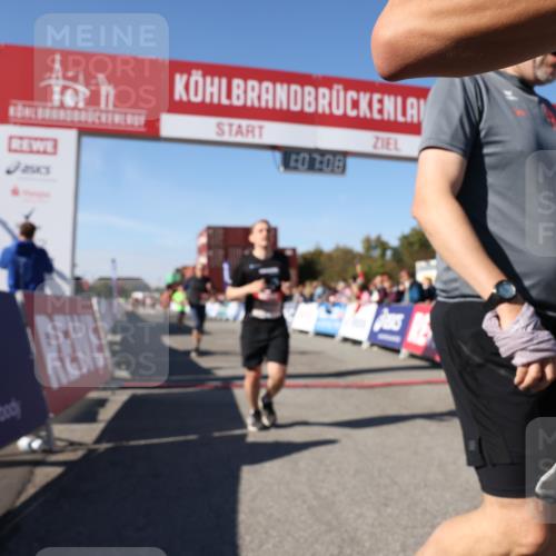 03.10.2025 - Köhlbrandbrückenlauf Lena Gebhardt http://msf.ph/oto/9054000 03.10.2025 13:07:08 Ziel 4152, 4249, 4444, 4451, 4588, 4804, 6065, 6302, 6423, 6427, 6467, 6799, 6822 meine-sportfotos.de