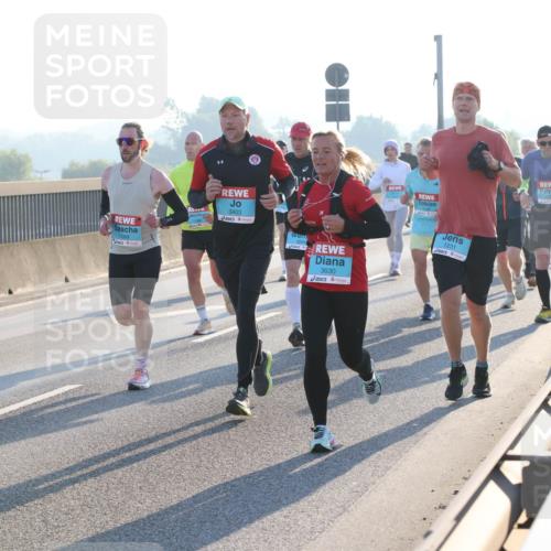 03.10.2025 - Köhlbrandbrückenlauf Lena Gebhardt http://msf.ph/oto/9054015 03.10.2025 09:16:21 Position 1 3091, 1269, 3403, 3630, 1231 meine-sportfotos.de