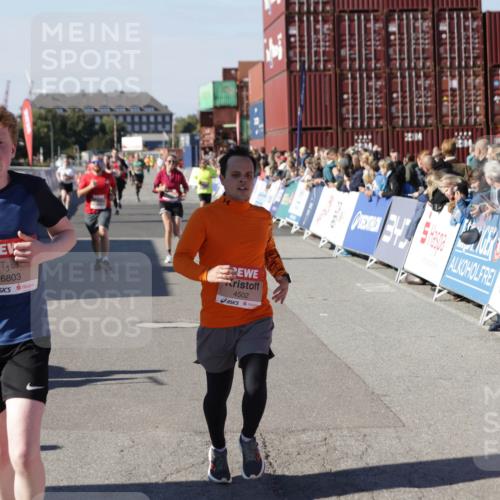 03.10.2025 - Köhlbrandbrückenlauf Jannik Wohlers http://msf.ph/oto/9054017 03.10.2025 13:09:43 Ziel 4262, 4358, 4365, 4502, 4614, 5803, 5813, 5907, 6308, 6379, 6438, 6659, 6803 meine-sportfotos.de