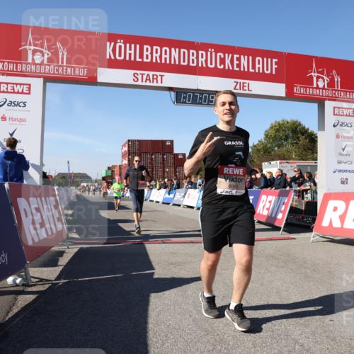 03.10.2025 - Köhlbrandbrückenlauf Lena Gebhardt http://msf.ph/oto/9054021 03.10.2025 13:07:09 Ziel 4152, 4249, 4444, 4451, 4588, 4804, 6065, 6302, 6423, 6427, 6467, 6822 meine-sportfotos.de