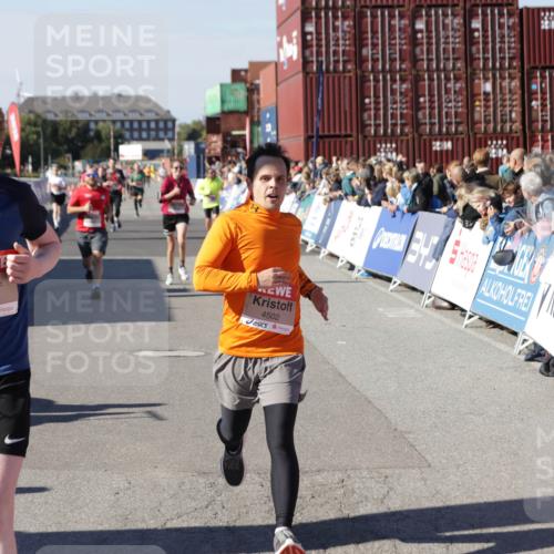 03.10.2025 - Köhlbrandbrückenlauf Jannik Wohlers http://msf.ph/oto/9054028 03.10.2025 13:09:43 Ziel 4262, 4358, 4365, 4502, 4614, 5803, 5813, 5907, 6308, 6379, 6438, 6659, 6803 meine-sportfotos.de