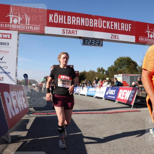 03.10.2025 - Köhlbrandbrückenlauf Lena Gebhardt http://msf.ph/oto/9054034 03.10.2025 13:23:23 Ziel 4339, 4477, 4553, 4887, 4911, 5003, 5114, 6277, 6291, 6618, 6619, 6652, 6653 meine-sportfotos.de
