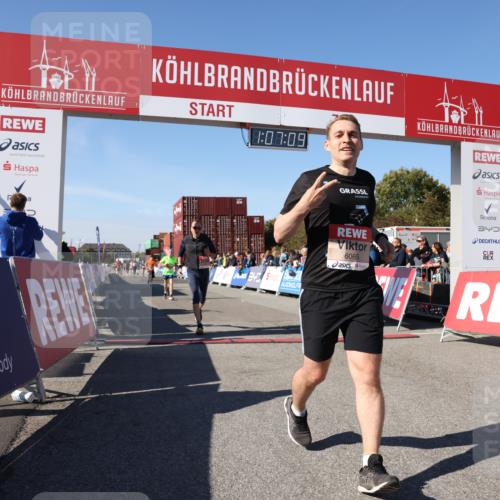 03.10.2025 - Köhlbrandbrückenlauf Lena Gebhardt http://msf.ph/oto/9054038 03.10.2025 13:07:09 Ziel 4152, 4249, 4444, 4451, 4588, 4804, 6065, 6302, 6423, 6427, 6467, 6822 meine-sportfotos.de