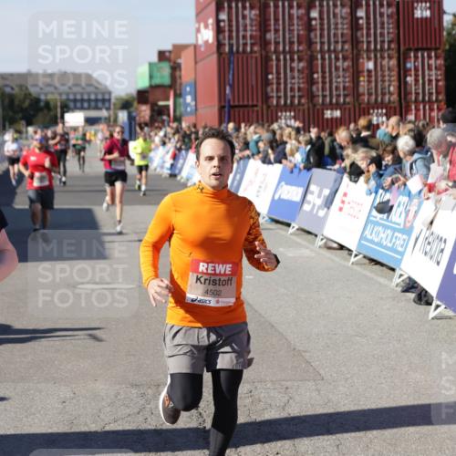 03.10.2025 - Köhlbrandbrückenlauf Jannik Wohlers http://msf.ph/oto/9054040 03.10.2025 13:09:43 Ziel 4262, 4358, 4365, 4502, 4614, 5803, 5813, 5907, 6308, 6379, 6438, 6659, 6803 meine-sportfotos.de