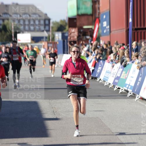 03.10.2025 - Köhlbrandbrückenlauf Jannik Wohlers http://msf.ph/oto/9054052 03.10.2025 13:09:44 Ziel 4262, 4358, 4365, 4502, 4614, 5803, 5813, 5907, 5941, 6308, 6379, 6438, 6659, 6803 meine-sportfotos.de