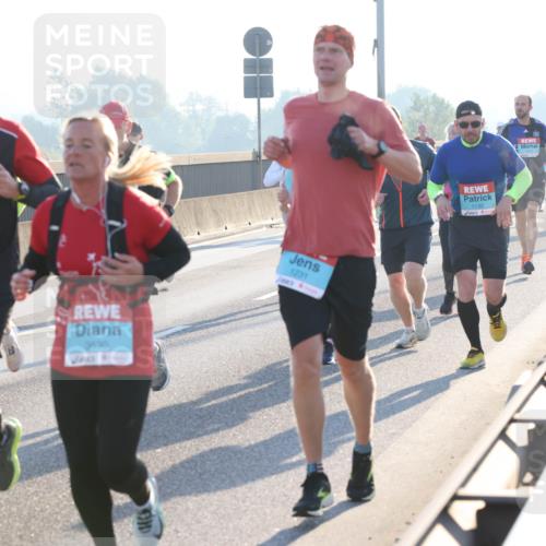 03.10.2025 - Köhlbrandbrückenlauf Lena Gebhardt http://msf.ph/oto/9054053 03.10.2025 09:16:22 Position 1 3403, 3630, 1231, 1132, 1215 meine-sportfotos.de