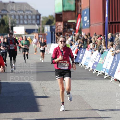 03.10.2025 - Köhlbrandbrückenlauf Jannik Wohlers http://msf.ph/oto/9054058 03.10.2025 13:09:44 Ziel 4262, 4358, 4365, 4502, 4614, 5803, 5813, 5907, 5941, 6308, 6379, 6438, 6659, 6803 meine-sportfotos.de