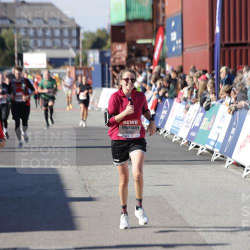 03.10.2025 - Köhlbrandbrückenlauf Jannik Wohlers http://msf.ph/oto/9054060 03.10.2025 13:09:44 Ziel 4262, 4358, 4365, 4502, 4614, 5803, 5813, 5907, 5941, 6308, 6379, 6438, 6659, 6803 meine-sportfotos.de