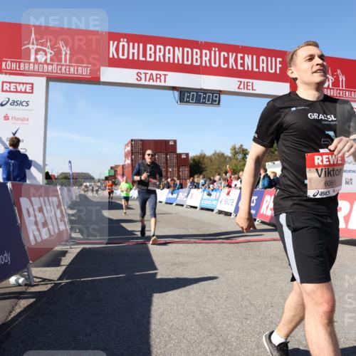 03.10.2025 - Köhlbrandbrückenlauf Lena Gebhardt http://msf.ph/oto/9054063 03.10.2025 13:07:09 Ziel 4152, 4249, 4444, 4451, 4588, 4804, 6065, 6302, 6423, 6427, 6467, 6822 meine-sportfotos.de