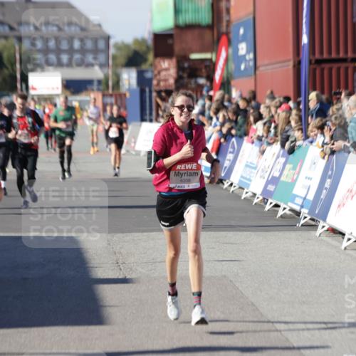 03.10.2025 - Köhlbrandbrückenlauf Jannik Wohlers http://msf.ph/oto/9054066 03.10.2025 13:09:44 Ziel 4262, 4358, 4365, 4502, 4614, 5803, 5813, 5907, 5941, 6308, 6379, 6438, 6659, 6803 meine-sportfotos.de