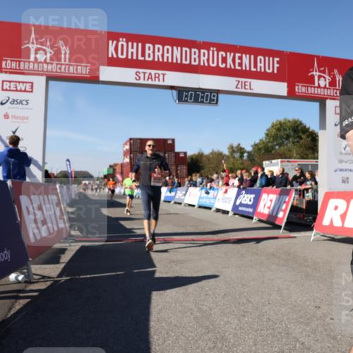 03.10.2025 - Köhlbrandbrückenlauf Lena Gebhardt http://msf.ph/oto/9054072 03.10.2025 13:07:10 Ziel 4444, 4451, 4588, 4804, 6065, 6302, 6423, 6427, 6467, 6822 meine-sportfotos.de