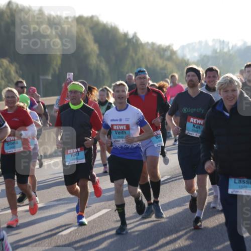 03.10.2025 - Köhlbrandbrückenlauf Jannik Wohlers http://msf.ph/oto/9054081 03.10.2025 09:20:09 Position 3 11, 2431, 3487, 1, 3486, 3049, 3048, 1372 meine-sportfotos.de