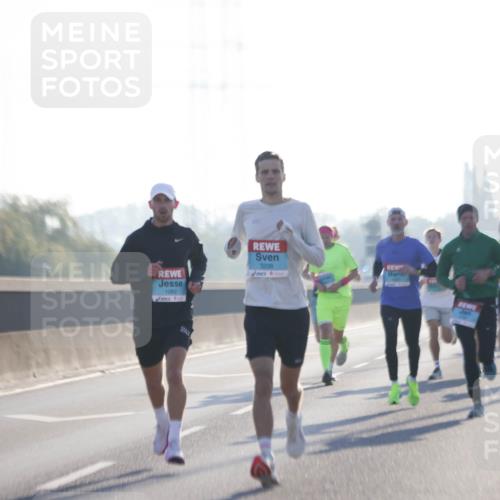 03.10.2025 - Köhlbrandbrückenlauf Jannik Wohlers http://msf.ph/oto/9054092 03.10.2025 09:11:49 Position 3 3209, 1062, 247 meine-sportfotos.de