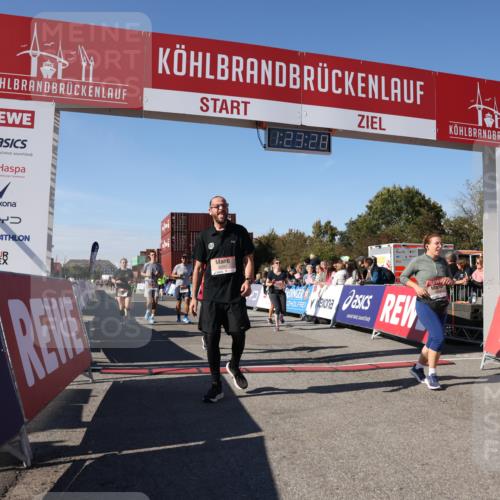 03.10.2025 - Köhlbrandbrückenlauf Lena Gebhardt http://msf.ph/oto/9054096 03.10.2025 13:23:28 Ziel 4450, 4477, 4719, 4887, 4892, 4911, 5003, 5114, 6277, 6291, 6337, 6338, 6378, 6618, 6619, 6653 meine-sportfotos.de
