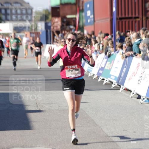03.10.2025 - Köhlbrandbrückenlauf Jannik Wohlers http://msf.ph/oto/9054115 03.10.2025 13:09:45 Ziel 4262, 4358, 4365, 4502, 4614, 4625, 5803, 5907, 5941, 6308, 6379, 6438, 6659, 6803 meine-sportfotos.de