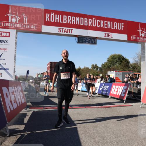 03.10.2025 - Köhlbrandbrückenlauf Lena Gebhardt http://msf.ph/oto/9054116 03.10.2025 13:23:29 Ziel 4450, 4477, 4719, 4887, 4892, 4911, 5003, 5114, 5653, 6277, 6291, 6337, 6338, 6378, 6618, 6619 meine-sportfotos.de
