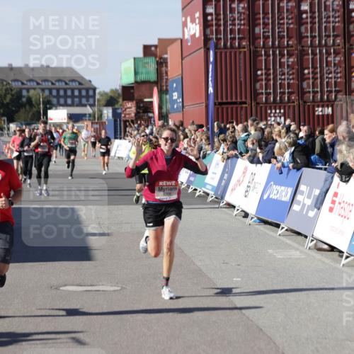 03.10.2025 - Köhlbrandbrückenlauf Jannik Wohlers http://msf.ph/oto/9054123 03.10.2025 13:09:45 Ziel 4262, 4358, 4365, 4502, 4614, 4625, 5803, 5907, 5941, 6308, 6379, 6438, 6659, 6803 meine-sportfotos.de