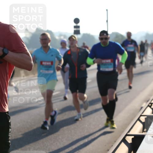03.10.2025 - Köhlbrandbrückenlauf Lena Gebhardt http://msf.ph/oto/9054127 03.10.2025 09:16:23 Position 1 231 meine-sportfotos.de