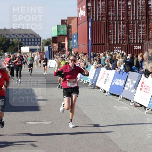 03.10.2025 - Köhlbrandbrückenlauf Jannik Wohlers http://msf.ph/oto/9054132 03.10.2025 13:09:45 Ziel 4262, 4358, 4365, 4502, 4614, 4625, 5803, 5907, 5941, 6308, 6379, 6438, 6659, 6803 meine-sportfotos.de