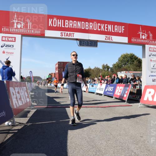 03.10.2025 - Köhlbrandbrückenlauf Lena Gebhardt http://msf.ph/oto/9054140 03.10.2025 13:07:11 Ziel 4444, 4451, 4588, 4804, 6065, 6302, 6423, 6427, 6467, 6822 meine-sportfotos.de
