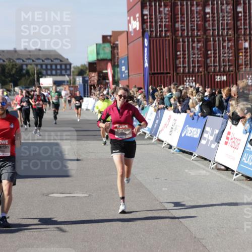 03.10.2025 - Köhlbrandbrückenlauf Jannik Wohlers http://msf.ph/oto/9054156 03.10.2025 13:09:45 Ziel 4262, 4358, 4365, 4502, 4614, 4625, 5803, 5907, 5941, 6308, 6379, 6438, 6659, 6803 meine-sportfotos.de