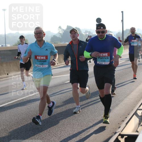 03.10.2025 - Köhlbrandbrückenlauf Lena Gebhardt http://msf.ph/oto/9054158 03.10.2025 09:16:24 Position 1 1639, 1132 meine-sportfotos.de