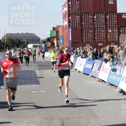 03.10.2025 - Köhlbrandbrückenlauf Jannik Wohlers http://msf.ph/oto/9054163 03.10.2025 13:09:46 Ziel 4262, 4502, 4614, 4625, 5520, 5907, 5941, 6308, 6379, 6659, 6803 meine-sportfotos.de