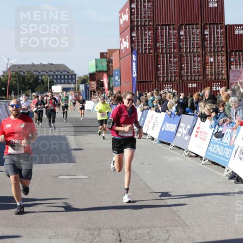 03.10.2025 - Köhlbrandbrückenlauf Jannik Wohlers http://msf.ph/oto/9054166 03.10.2025 13:09:46 Ziel 4262, 4502, 4614, 4625, 5520, 5907, 5941, 6308, 6379, 6659, 6803 meine-sportfotos.de