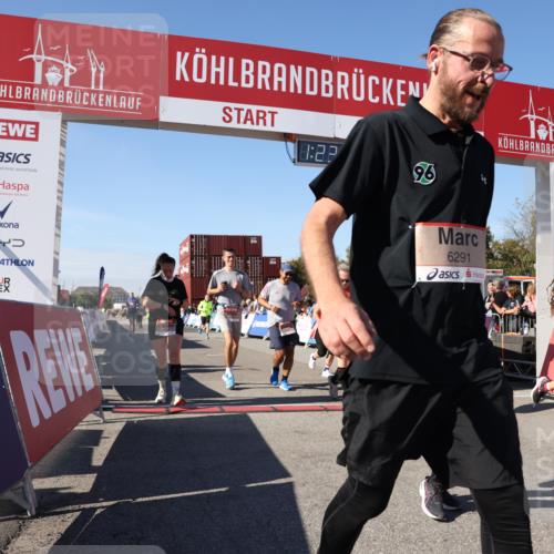 03.10.2025 - Köhlbrandbrückenlauf Lena Gebhardt http://msf.ph/oto/9054168 03.10.2025 13:23:30 Ziel 4450, 4477, 4719, 4752, 4887, 4892, 4911, 5003, 5114, 5653, 6291, 6337, 6338, 6378, 6618, 6619 meine-sportfotos.de