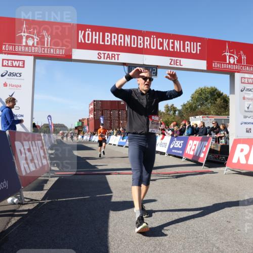 03.10.2025 - Köhlbrandbrückenlauf Lena Gebhardt http://msf.ph/oto/9054175 03.10.2025 13:07:12 Ziel 4444, 4451, 4588, 4804, 6065, 6302, 6423, 6427, 6467, 6822 meine-sportfotos.de