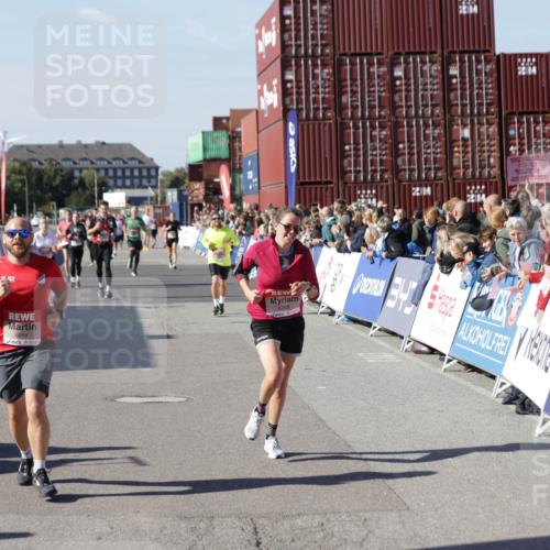 03.10.2025 - Köhlbrandbrückenlauf Jannik Wohlers http://msf.ph/oto/9054179 03.10.2025 13:09:46 Ziel 4262, 4502, 4614, 4625, 5520, 5907, 5941, 6308, 6379, 6659, 6803 meine-sportfotos.de