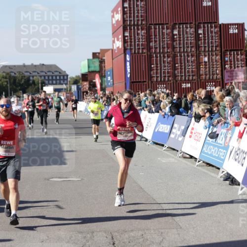 03.10.2025 - Köhlbrandbrückenlauf Jannik Wohlers http://msf.ph/oto/9054183 03.10.2025 13:09:46 Ziel 4262, 4502, 4614, 4625, 5520, 5907, 5941, 6308, 6379, 6659, 6803 meine-sportfotos.de