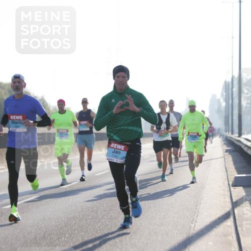 03.10.2025 - Köhlbrandbrückenlauf Jannik Wohlers http://msf.ph/oto/9054185 03.10.2025 09:11:54 Position 3 1057, 1187 meine-sportfotos.de
