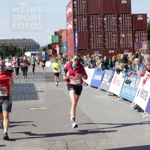 03.10.2025 - Köhlbrandbrückenlauf Jannik Wohlers http://msf.ph/oto/9054190 03.10.2025 13:09:46 Ziel 4262, 4502, 4614, 4625, 5520, 5907, 5941, 6308, 6379, 6659, 6803 meine-sportfotos.de